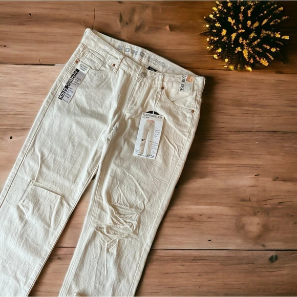 S. O. N. G. Cream Colored Jeans. 90s Boyfriend Style. Low Rise. Distressed. NWT - Picture 3 of 12